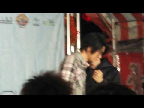 20110122黃牛主持丁噹簽唱會-黃牛的外套被偷了