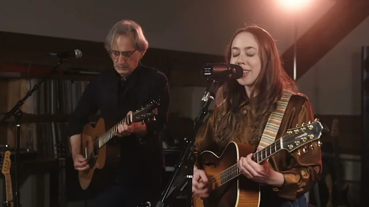Sarah Jarosz - Pay It No Mind - Live Performance from World on the Screen