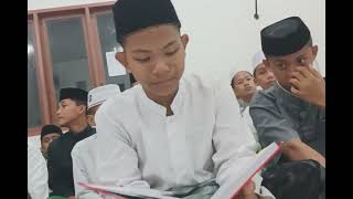 Santri Bersujada Panjang( Pondak Pesantern Ihyaul Ulum DDI Baruga)