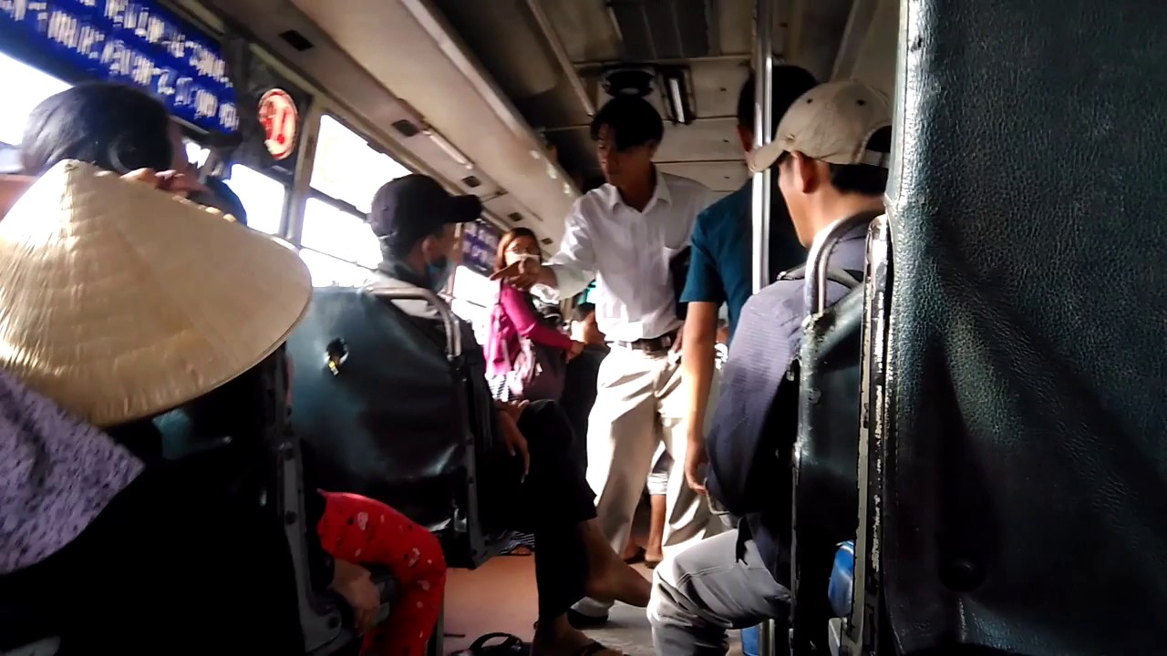 tin hot moi ngay Giang hồ chửi, đánh hành khách trên xe buýt