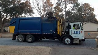 Lid Whipping and Flipping Autocar ACX Heil 7000 Flying Fast on Evening Trash