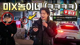 그냥 무심하게 핸드폰 보면서 \