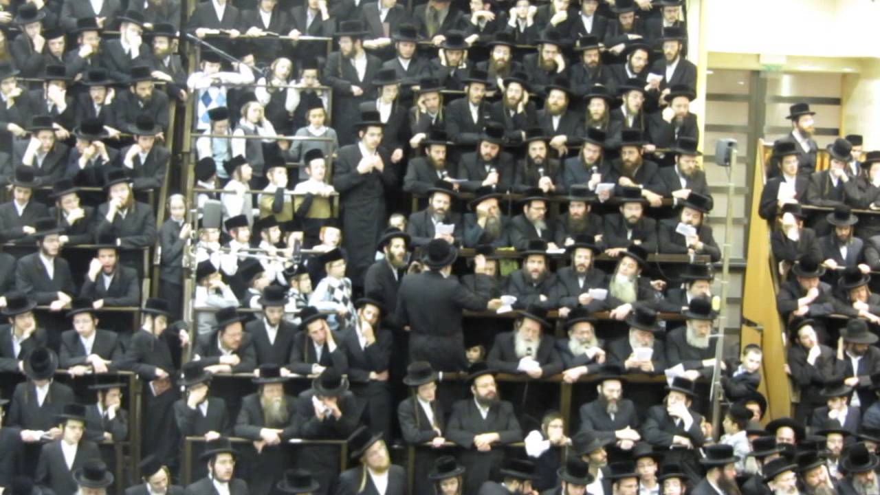 EXCLUSIVE VIDEO - Belz Rabbi Chanukah Candles, Shir Lamaalos, 6th Night ...