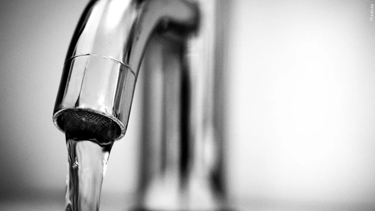 Weird-smelling water deemed safe to drink, Fulton County officials say