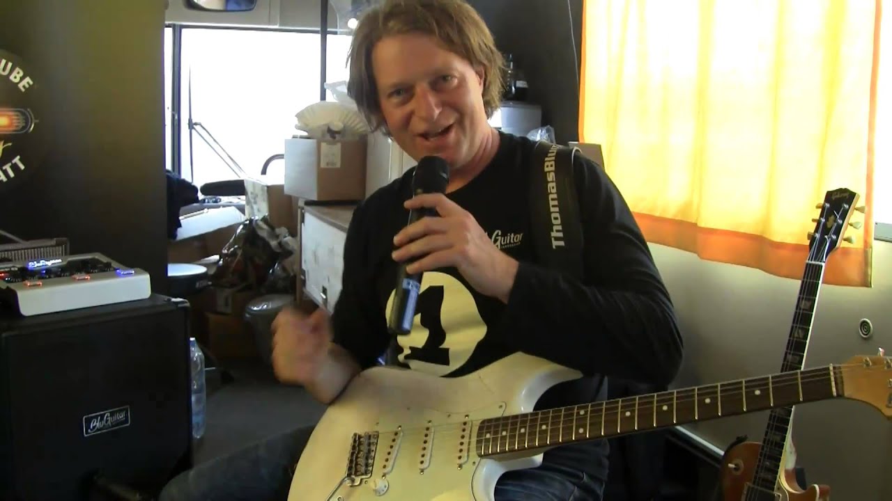 MESSE 2015: BluGuitar Amp1 Demo Through New FatCab & NanoCab