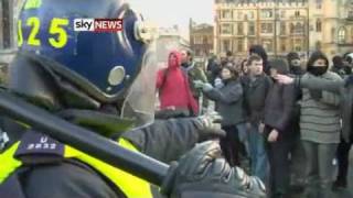 Londres : manifestations violentes - charge de la police à cheval