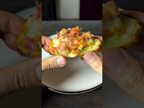 Запеченный картофель с беконом и сыром