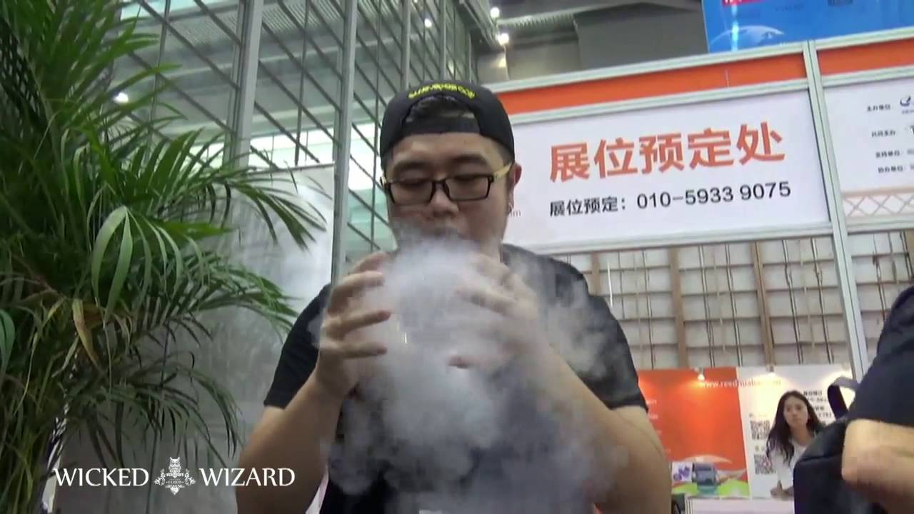 Stephen Brimble Amazing Floating Magic Ball Cloud Chaser Vape China Expo 2015 WICKED WIZARD E LIQUID