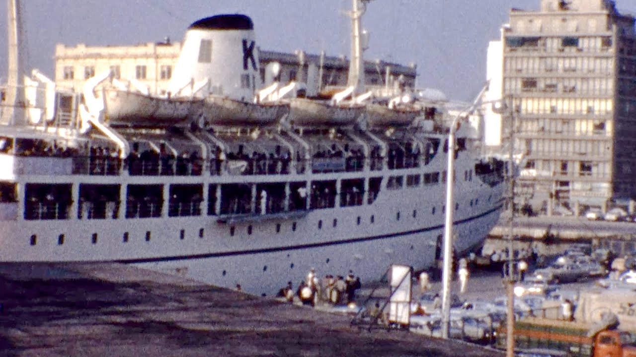 Πειραιάς 1969: Αναχώρηση για Σούδα μέσα από ασπρόμαυρο φιλμ εποχής 