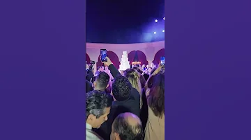 لحظة دخول عاصي الحلاني على عرس نارين بيوتي ورامي 