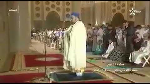 الابن يقلد اباه بتلاوة خاشعة للشيخ عمر القزابري سورة الواقعة