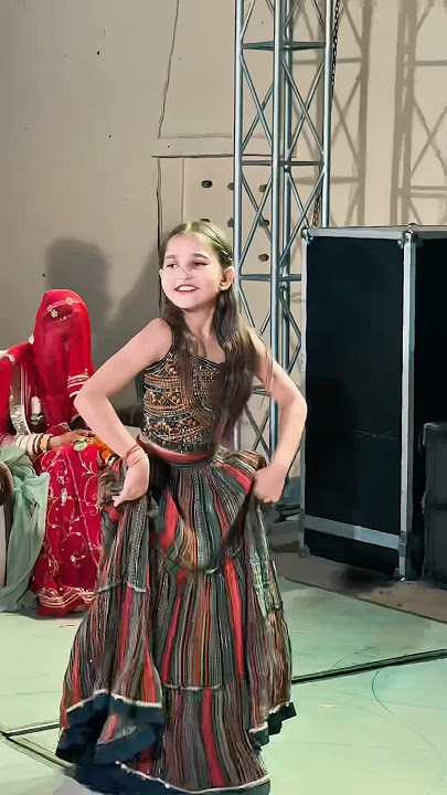 Meri sasu ke me to nyu matkungi #somisharma #dance #ytshorts #weddingdance #weddingdress