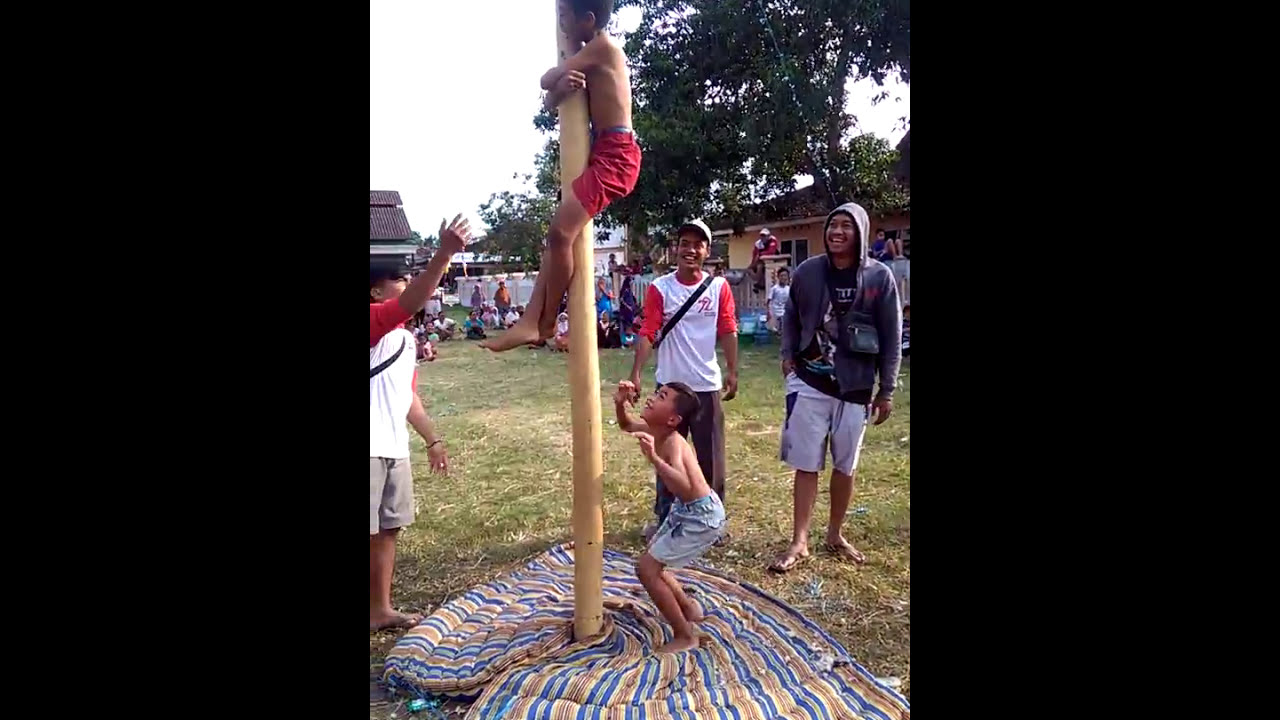 PANJAT PINANG ANAK-ANAK... GOKIL BANGET 