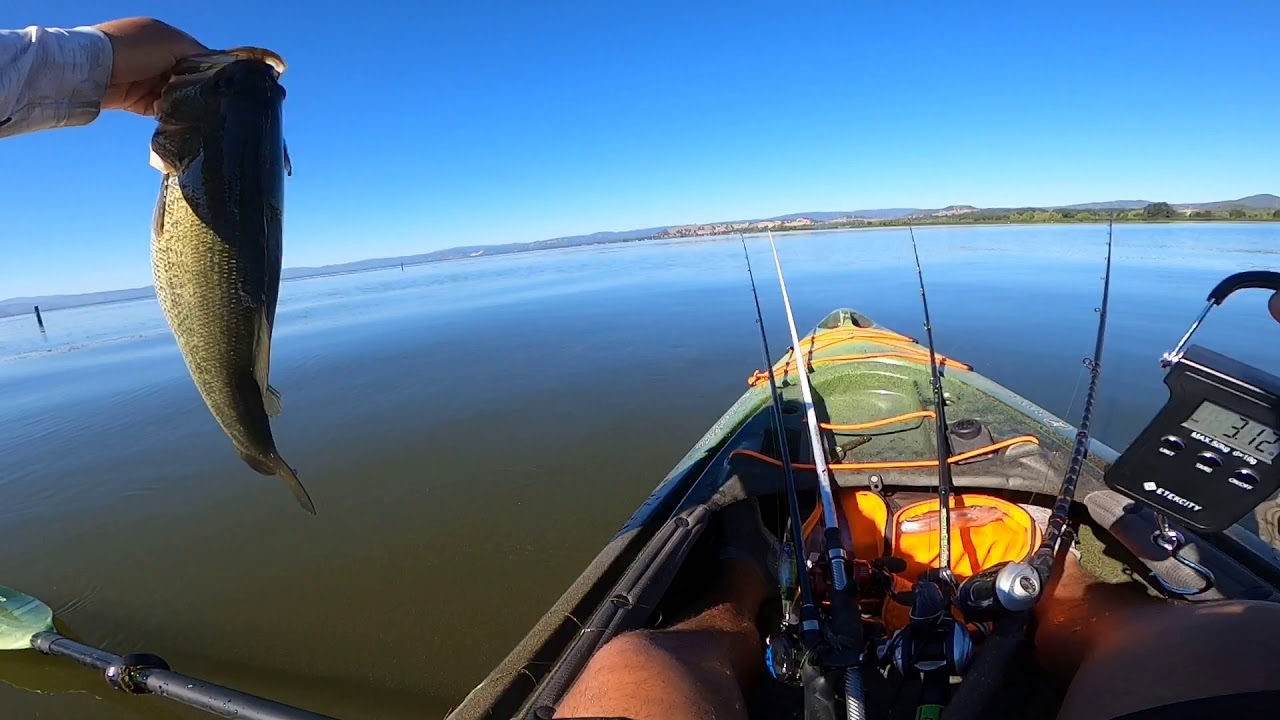 Clear Lake Bass Fishing! (Deep docks with predictable bass on kayak