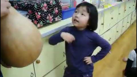 26 台湾: 聪明的小孩讲客家话 (海陆丰客家话) Taiwan: Precocious child speaking Hakka (Hailufeng Hakka)