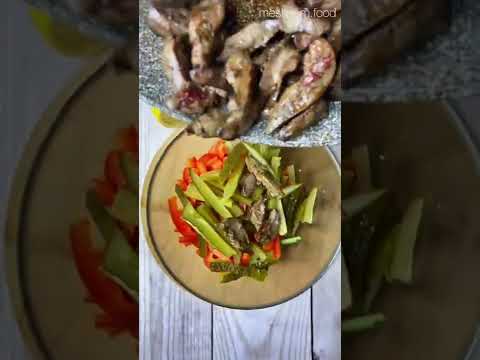 Вкусный и красивый салатик с куриной печенью. #салат #салатспеченью #салатовощной #куринаяпечень