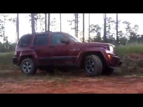 2014-jeep-trailhawk-and-2009-jeep-liberty-off-road