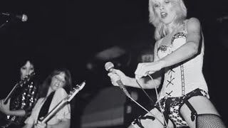 🎬 Famous Rock Stars in Hollywood: 50 Rare & Unseen Classic Rock Photos from the ’70s–’80s