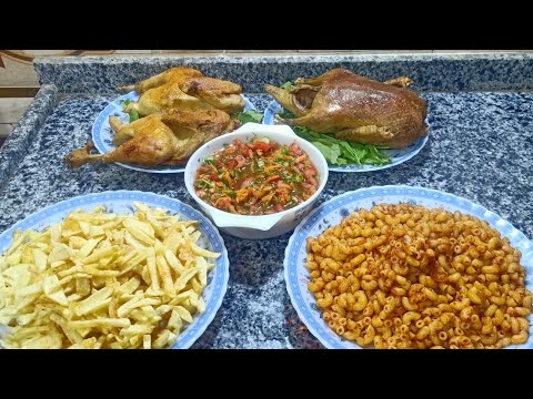بطاية وديك بلدي ومكرونة وبطاطس وسلطة