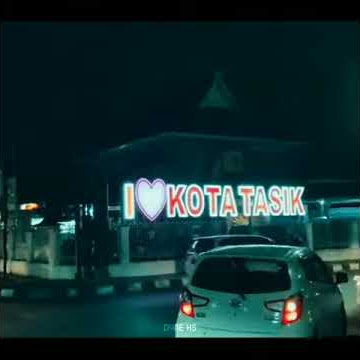 Di kota tasik malam hari