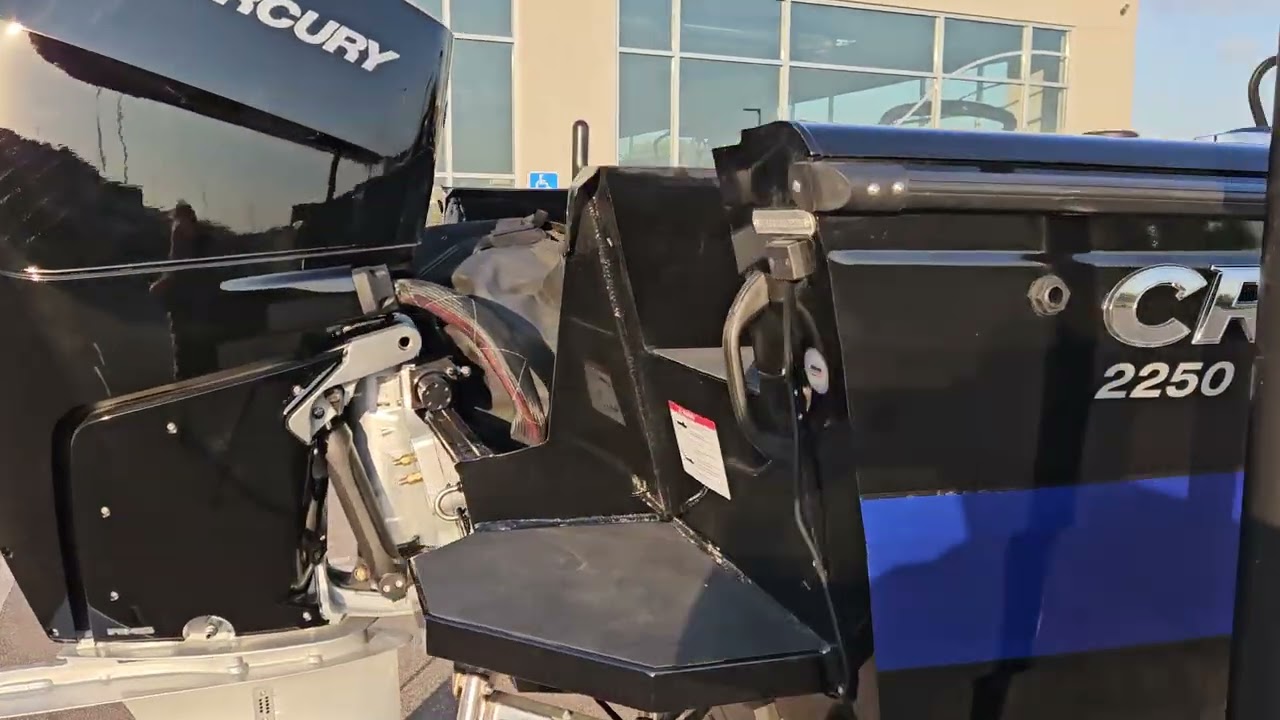 New 2250 Crestliner Sportfish!! Big Water Boat. 