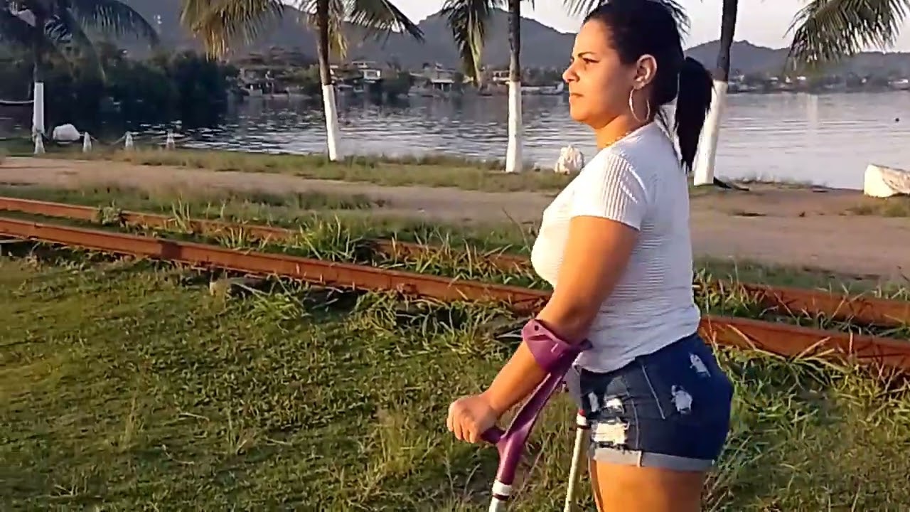 #UmaMulherMeninaLindaAlejada