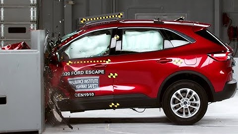 2020 Ford Escape driver-side small overlap crash test (extended footage)