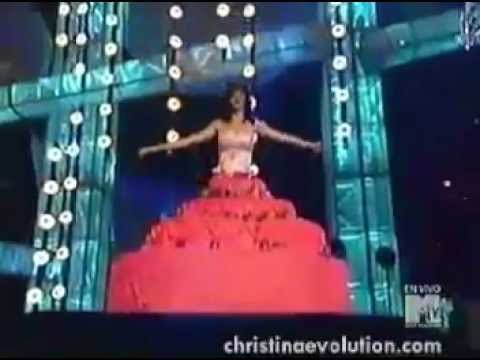 katy perry falls in cake Then slips