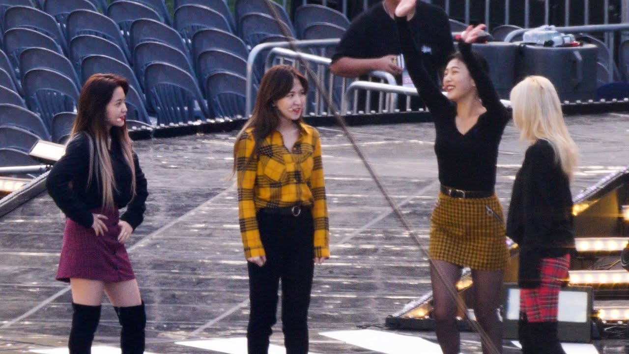 리허설 준비하는 레드벨벳 (Red Velvet) 슬기·웬디·조이·예리