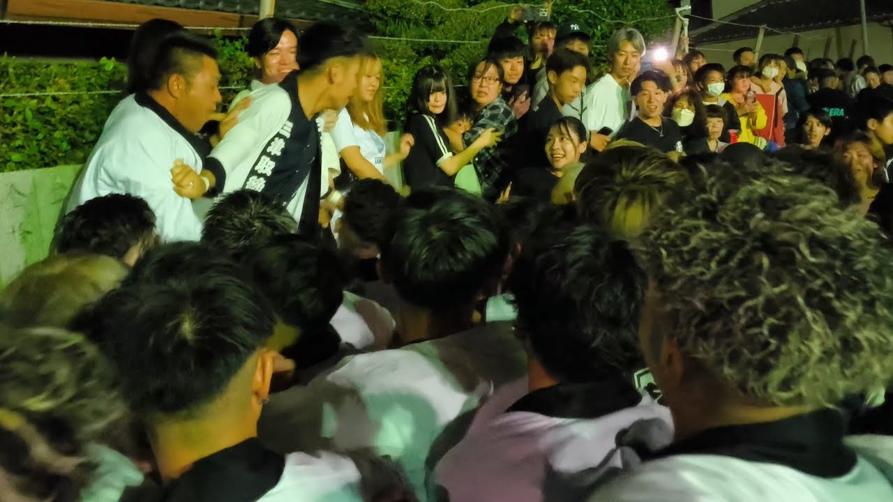 【喧嘩】【乱闘】これはヤバい！観客に突っ込むほどの大喧嘩勃発！三津厳島神社秋まつり2025 宮出し けんか神輿 古三津南神輿 vs 三津南神輿