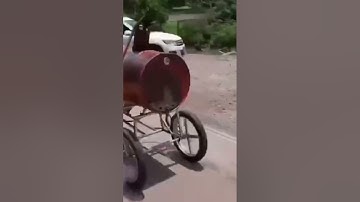 This is a home made steam engine bike, very cool 😎