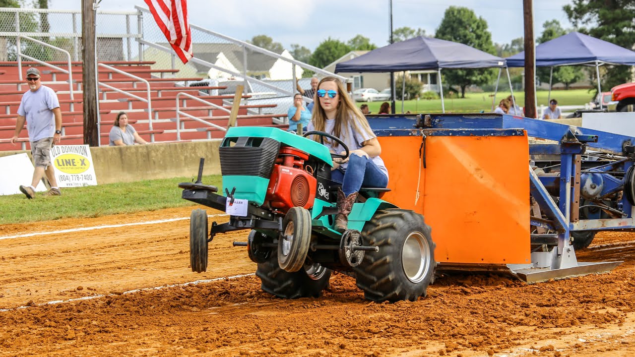 Garden Tractors Pulling At 2018 Southern Showdown Youtube
