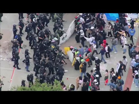 Pro-Palestinian protest at Melbourne university | 7 News Australia