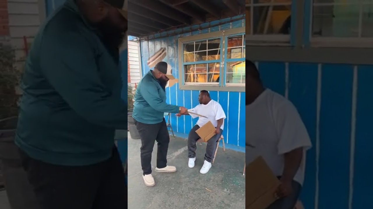 Диджей тут возится с папочкой Дугом и пастором🤣🤣