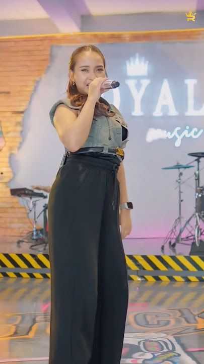 duh nelongso rasane ati pengen ketemu tapi sing biso ( DINI KURNIA - KANGEN SETENGAH MATI )