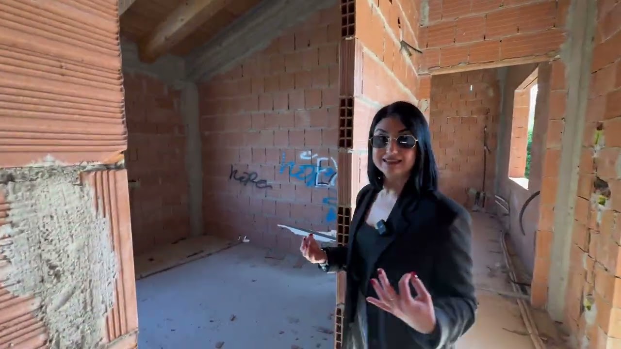 Villa da ristrutturare con giardino e garage in vendita a Figline Valdarno