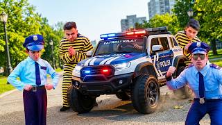 Jason dan Alex Jadi Polisi 🚓 Misi Mobil Polisi dan Detektif Seru untuk Anak