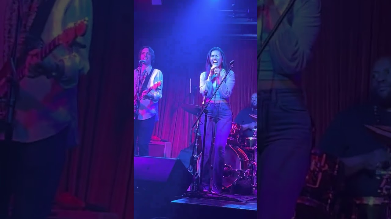 Olivia Olson singing “Busted” LIVE (for the very first time