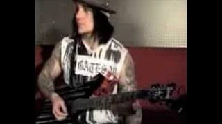 Synyster Gates Sweep Picking Lesson...