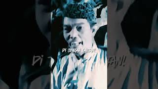 Batu Karang Di Tengah Lautan