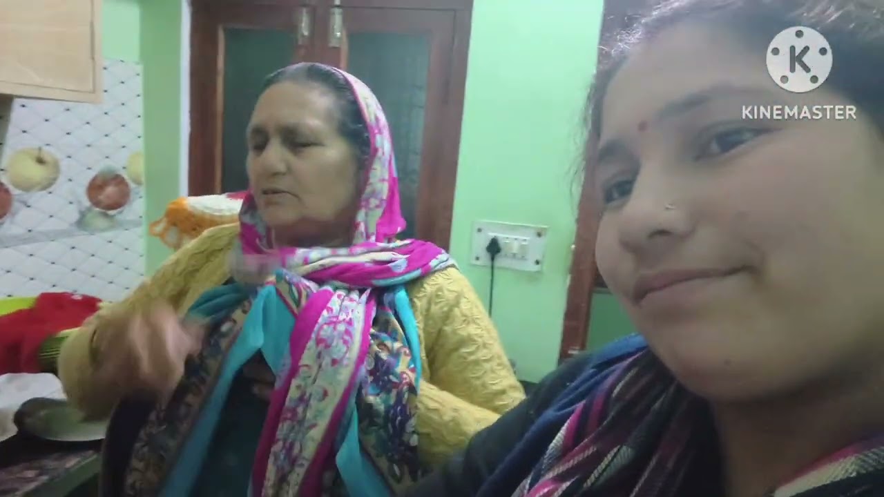 Aaj banaya didi logo k गुजिया maya aaj 