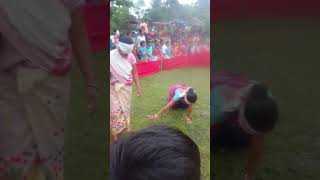 FUNNY GAME  PEOPLE TRY TO CATCHING DUCK