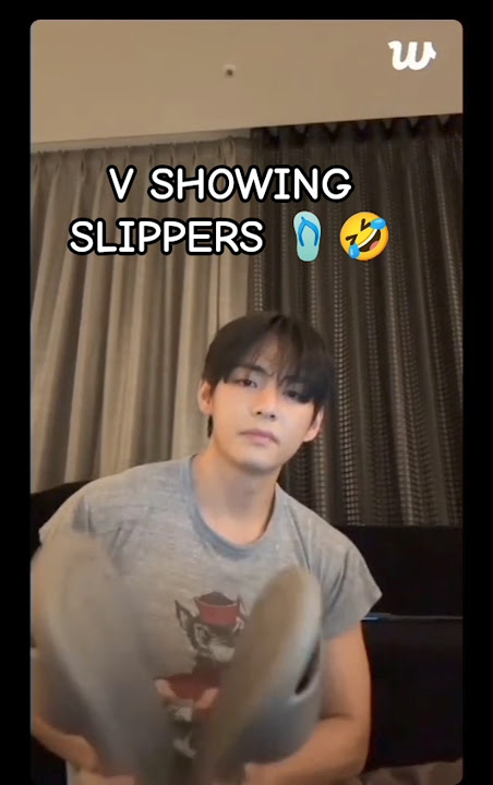 Taehyung showing slippers 🤣🩴 BTS V today weavers live. 18.09.25💜 #btsvlive #bts #army#vlive @BTS
