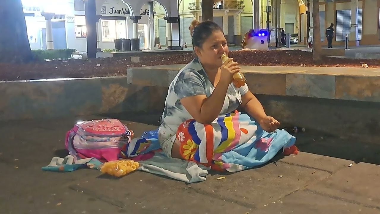 LOS MALTRATOS DE SU PAREJA LA LLEVAN AL VICIO Y A LA CALLE A REINITA 😱 #ELSALVADOR 