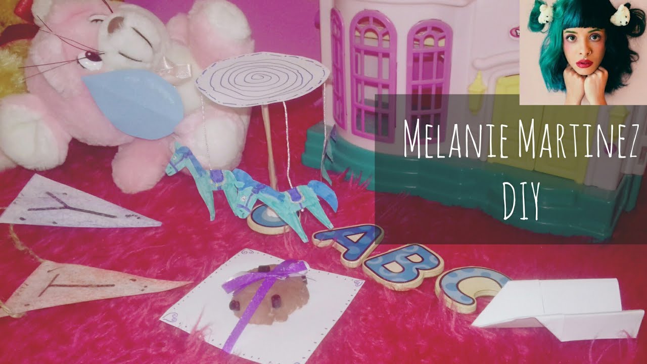 DIY Melanie Martinez room decorations 1. [carousel, cookie