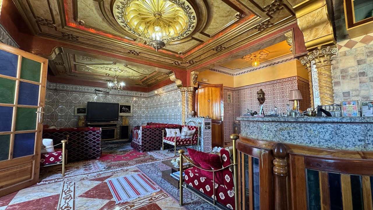 تحفة فنية مدهشة👍منزل كالقصر بكراج  تجاري وباركينج و 5 طوابق فقلب نابض للمدينة 128 متر