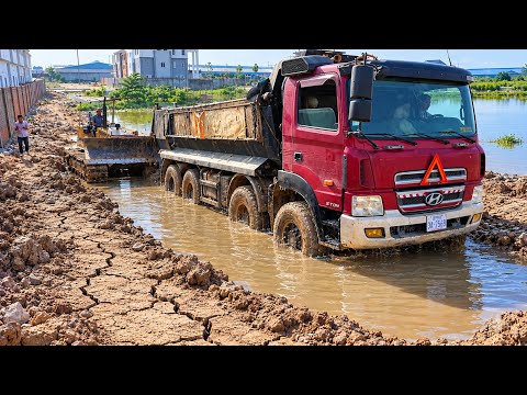 Incredible landfill! Dump 25ton Drive Back Uploading Landslide Overturned, Bulldozer KOMATS’U RESCU…