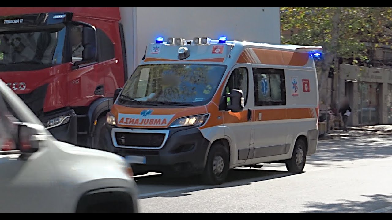 [HD - Sirena Ambulanza] Ambulanza 118 Sicilia in Sirena! / Ambulance Responding with Lights & Siren