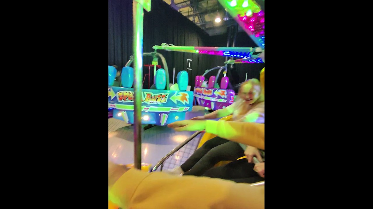 Вид от первого лица на карнавале в Ирн-Бру, так сильно крутился, что чуть не вырвал.