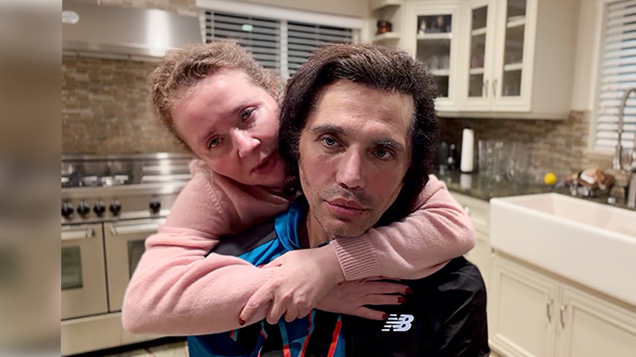 Мы не виделись восемь дней . Ем тушенную капусту . 